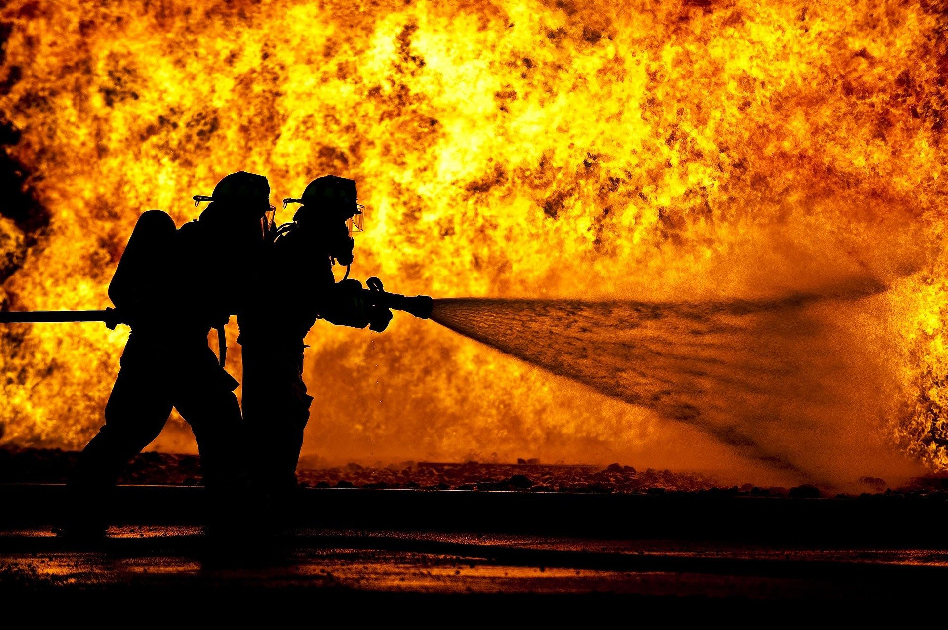 firefighters 870888 1920